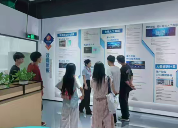 2025年UI设计行业前景解读:初高中生职业发展新选择