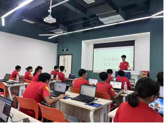 大专毕业求职无门?我在九云教育学UI设计3个月,成功入职月薪7500!