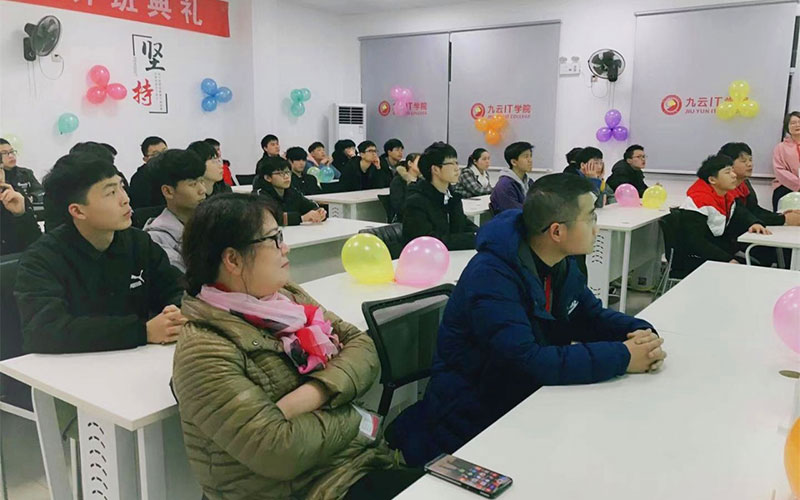 九云教育新生驾到,你认真的模样真可爱!