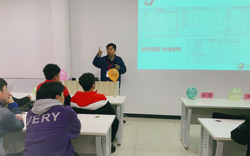 九云教育新生驾到,你认真的模样真可爱!