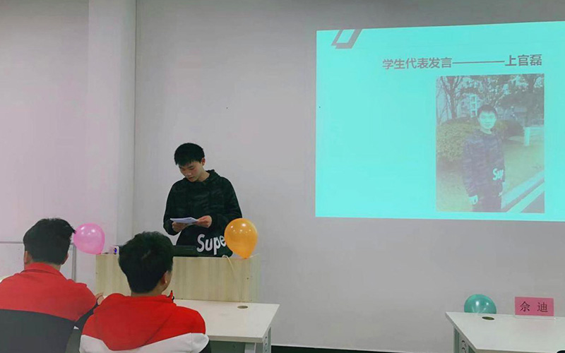 九云教育新生驾到,你认真的模样真可爱!